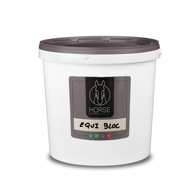 Equibloc complément alimentaire pour chevaux de la marque HNP-Horse Nutrition Project